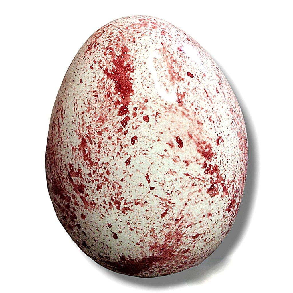 Quest'uovo, è fatto e dipinto a mano fondo bianco e schizzi, e macchie rosse; decorazione tipica della tradizione siciliana.
Ogni mia creazione è un pezzo unico, ed ha una sua storia da raccontare, anche quest’uovo, con la sua decorazione, ti farà vivere le tradizioni di Sicilia 